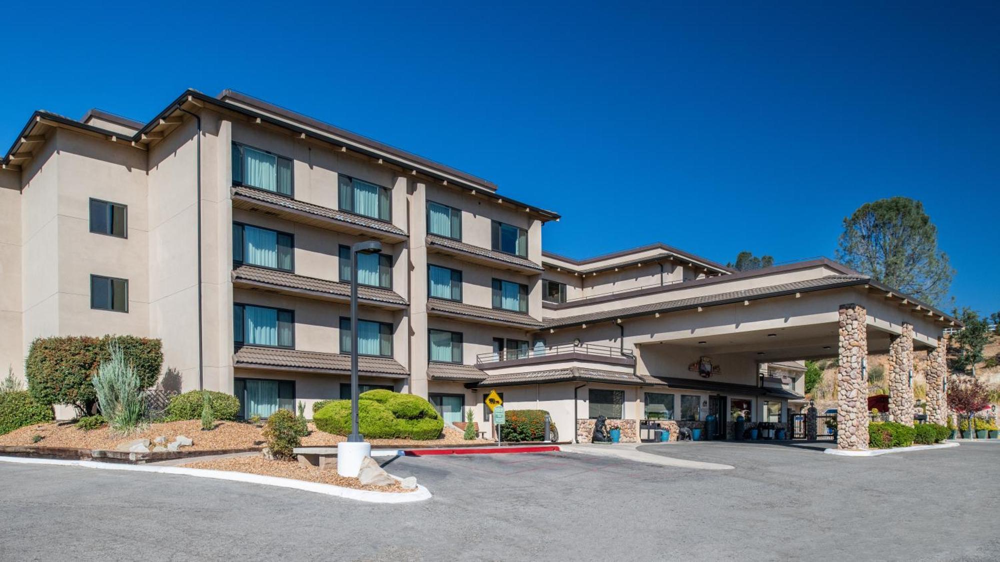 Yosemite Southgate Hotel & Suites Oakhurst Exterior photo